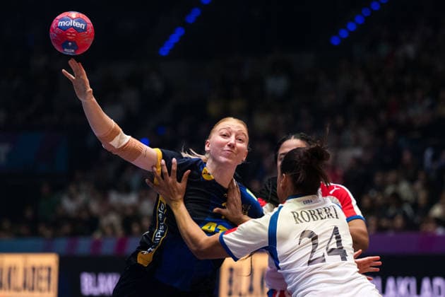 251129 Tyra AxnÃ r of Sweden during the 2025 IHF Women™s World Championship, WM, Weltmeisterschaft handball match between Cuba and Sweden on November 29, 2025 in Stuttgart. Photo: Emma Wallskog BILDBYRAN COP 320 EW0595 handball handboll handball handboll handball bbeng vm handball-vm handbolls-vm ihf handball world championship world handball championship 2025 world championship 2025 cuba sverige sweden dam bbeng bbauto sverige sweden Copyright: EMMAxWALLSKOG BB251129EW012