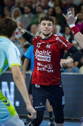 DAIKIN HBL: SG Flensburg-Handewitt vs VfL Gummersbach; 29.11.25 Marko Grgic (Nr.17, SG Flensburg-Handewitt) im Angriff DAIKIN HBL: SG Flensburg-Handewitt vs VfL Gummersbach, GP JOULE Arena am 29.11.25 Copyright: xBEAUTIFULxSPORTS MarioxM.xKobergx