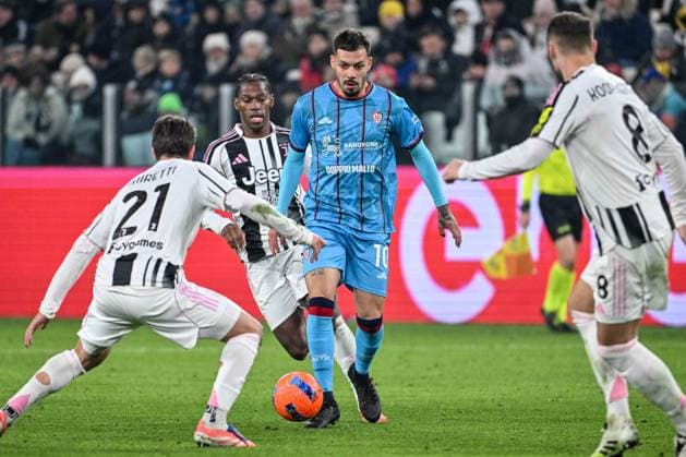 CALCIO - Serie A - Juventus FC vs Cagliari Calcio Gianluca Gaetano of Cagliari Calcio during Juventus FC vs Cagliari Calcio, Italian soccer Serie A match in Turin, Italy, November 29 2025 Turin Italy  Copyright: xIPAxSport ABACAx