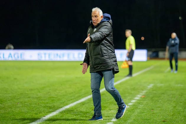 Fussball, Regionalliga Nord, BW Lohne - Bremer SV, 21. Spieltag, Spielzeit 2025 2026, 29.11.2025 Christian Neidhart (Trainer Blau-Weiss Lohne) sauer , Lohne Heinz-Dettmer-Stadion Niedersachsen Deutschland