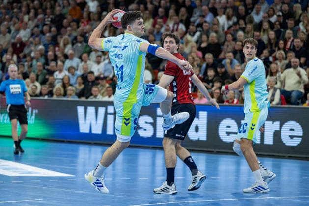 DAIKIN HBL: SG Flensburg-Handewitt vs VfL Gummersbach; 29.11.25 Kay Smits (Nr.1, VfL Gummersbach) im Angriff DAIKIN HBL: SG Flensburg-Handewitt vs VfL Gummersbach, GP JOULE Arena am 29.11.25 Copyright: xBEAUTIFULxSPORTS MarioxM.xKobergx