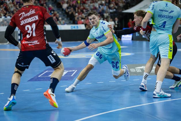 DAIKIN HBL: SG Flensburg-Handewitt vs VfL Gummersbach; 29.11.25 Kay Smits (Nr.1, VfL Gummersbach) im Angriff DAIKIN HBL: SG Flensburg-Handewitt vs VfL Gummersbach, GP JOULE Arena am 29.11.25 Copyright: xBEAUTIFULxSPORTS MarioxM.xKobergx