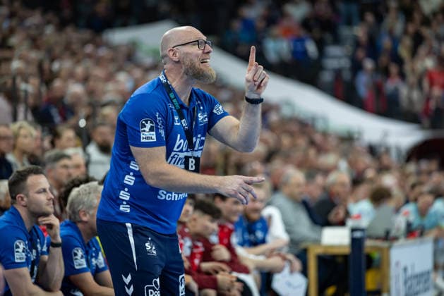 DAIKIN HBL: SG Flensburg-Handewitt vs VfL Gummersbach; 29.11.25 Ales Pajovic Trainer (Trainer, SG Flensburg-Handewitt) gestikuliert DAIKIN HBL: SG Flensburg-Handewitt vs VfL Gummersbach, GP JOULE Arena am 29.11.25 Copyright: xBEAUTIFULxSPORTS MarioxM.xKobergx