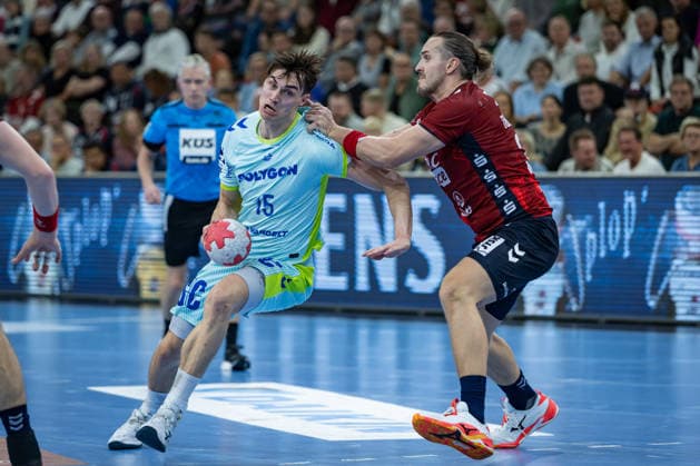 DAIKIN HBL: SG Flensburg-Handewitt vs VfL Gummersbach; 29.11.25 Miro Schluroff (Nr.15, VfL Gummersbach) gegen Kent Robin Tønnesen (Nr.23, SG Flensburg-Handewitt) DAIKIN HBL: SG Flensburg-Handewitt vs VfL Gummersbach, GP JOULE Arena am 29.11.25 Copyright: xBEAUTIFULxSPORTS MarioxM.xKobergx