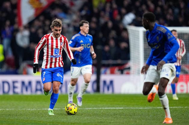 November 29, 2025, Madrid, Madrid, Spain: Antoine Griezmann of Atletico de Madrid runs with the ball during the Spanish League, LaLiga EA Sports, football match played between Atletico de Madrid and Real Oviedo at Riyadh Air Metropolitano stadium on November 29, 2025, in Madrid, Spain. Madrid Spain - ZUMAa181 20251129_zaa_a181_228 Copyright: xDennisxAgyemanx