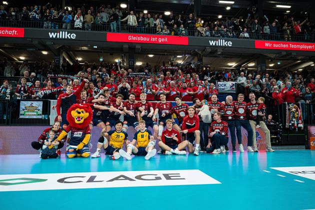 Volleyball I Herren I Saison 2025 2026 I Bundesliga I 8. Spieltag I SVG Lüneburg - SV Warnemünde I 29.11.2025 Teamfoto der SVG Lüneburg Copyright: xLobeca Bjorn-OlexKehmx