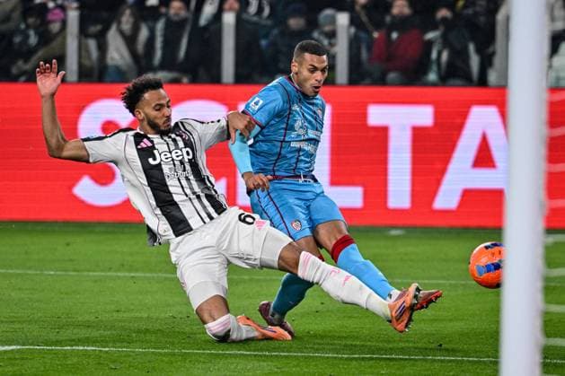 CALCIO - Serie A - Juventus FC vs Cagliari Calcio Riyad Idrissi of Cagliari Calcio during Juventus FC vs Cagliari Calcio, Italian soccer Serie A match in Turin, Italy, November 29 2025 Turin Italy  Copyright: xIPAxSport ABACAx