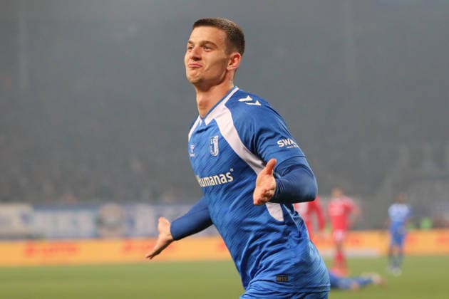 29.11.2025 Fußball Herren 2025 2026 2. Bundesliga 14. Spieltag 1. FC Magdeburg - 1. FC Nürnberg Avnet Arena Magdeburg Torjubel von Mateusz Zukowski (FCM, blau) nach seinem Treffer zum 2:0. Magdeburg Sachsen-Anhalt Deutschland