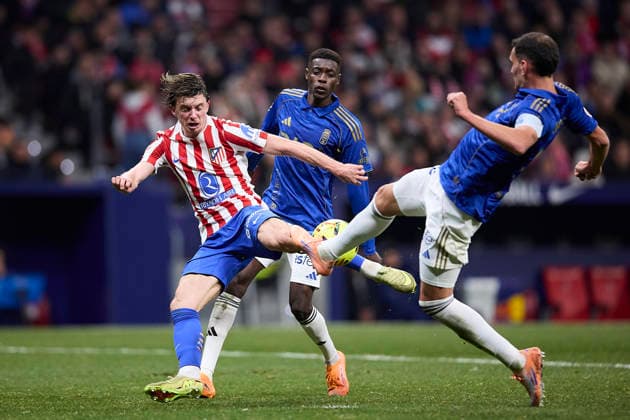 Conor Gallagher (Atletico de Madrid) controls the ball during the LaLiga EA Sports match between AtlÃ tico Madrid v Real Oviedo at Estadio Riyadh Air Metropolitano on November 29, 2025 in Madrid, Spain. (Photo by Manu Reino DeFodi Images)