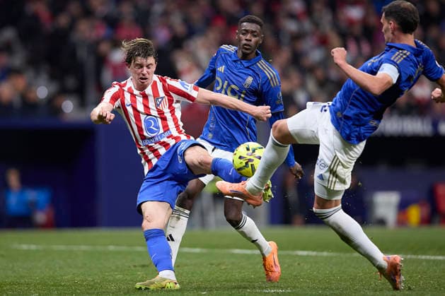 Conor Gallagher (Atletico de Madrid) controls the ball during the LaLiga EA Sports match between AtlÃ tico Madrid v Real Oviedo at Estadio Riyadh Air Metropolitano on November 29, 2025 in Madrid, Spain. (Photo by Manu Reino DeFodi Images)