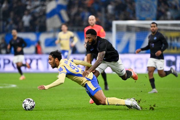 Olympique de Marseille v Toulouse FC - Ligue 1 McDonald s 2025 2026 03 Mark MCKENZIE (tfc) - 97 Pierre-Emerick AUBAMEYANG (om) during the Ligue 1 McDonald s match between Olympique de Marseille and Toulouse FC at Stade Velodrome on November 29, 2025 in Marseille, France. Marseille France  Copyright: xFEPx 776348217
