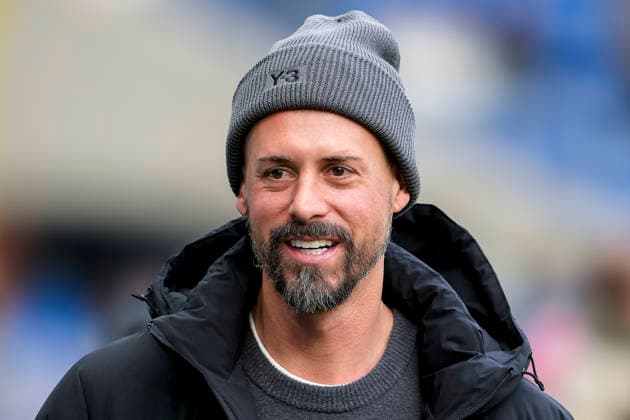 Sandro Wagner (Trainer, Cheftrainer, FCA), Einzelbild, Einzelfoto, Aktion, Action, Freude, freuen, freut sich, freundlich, fröhlich, glücklich, strahlend, optimistisch, 29.11.2025, Sinsheim (Deutschland), Fussball, Bundesliga, TSG 1899 Hoffenheim - FC Augsburg, DFB DFL REGULATIONS PROHIBIT ANY USE OF PHOTOGRAPHS AS IMAGE SEQUENCES AND OR QUASI-VIDEO.