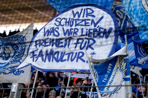 Die Fans der TSG 1899 Hoffenheim zeigen in der Fankurve ein Banner, Spruchband mit der Aufschrift: Wir schützen was wir lieben - Freiheit für Fankultur, Fans, Ultras Publikum, Zuschauer, Stimmung, Atmosphäre, Stadion, Protest, Protestaktion gegen die Innenministerkonferenz (IMK) Anfang Dezember, bei der umfassende Sicherheitsmaßnahmen für Fußballspiele beschlossen werden könnten, protestieren, Aktion, Action, 29.11.2025, Sinsheim (Deutschland), Fussball, Bundesliga, TSG 1899 Hoffenheim - FC Augsburg, DFB DFL REGULATIONS PROHIBIT ANY USE OF PHOTOGRAPHS AS IMAGE SEQUENCES AND OR QUASI-VIDEO.
