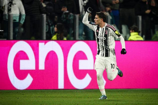 Juventus FC v Cagliari Calcio - Serie A Juventus forward Kenan Yildiz (10) celebrates after scoring his goal to make it 1-1 during the Serie A football match number 13, Juventus vs Torino, at the Allianz Stadium in Turin, Piedmont, Italy, on November 29, 2025. Turin Piedmont Italy  Copyright: xMatteoxBottanellix originalFilename:bottanelli-juventus251129_npu3U.jpg
