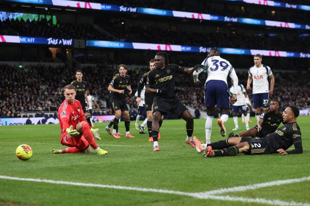 Tottenham Hotspur v Fulham 29 November 2025 London - Premier League football - Tottenham Hotspur v Fulham - Randal Kolo Muani of Tottenham Hotspur back heels the ball narrowly wide of the goal - (Photo by Mark Leech). London UK Copyright: xMarkxLeechxOffside