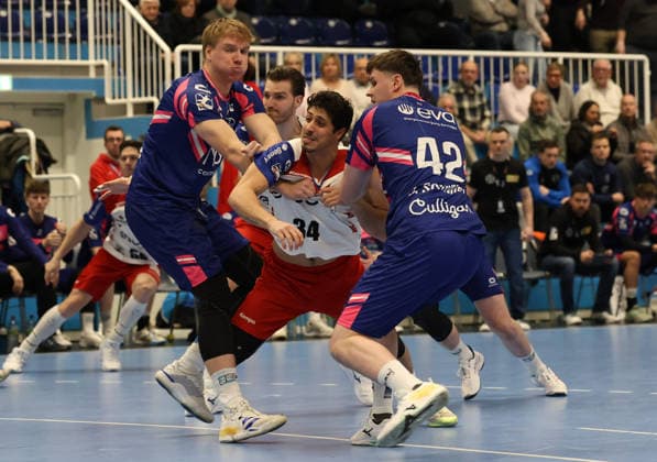 v.l. Frederik Sondermann (TSV Bayer Dormagen 55), Yonathan Dayan (HBW Balingen-Weilstetten 34), Jan Schmidt (TSV Bayer Dormagen 42) TSV Bayer Dormagen vs. HBW Balingen Weilstetten, 13. Spieltag, Handball, 2. HBL, Spielzeit 2025 2026, 29.11.2025 TSV Bayer Dormagen vs. HBW Balingen Weilstetten, 13. Spieltag, Handball, 2. HBL, Spielzeit 2025 2026, 29.11.2025 Dormagen Copyright: xEibner-Pressefoto ThomasxStoeckex EP_TSR