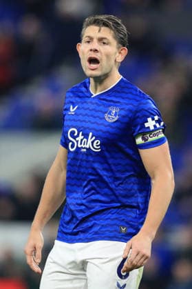 29th November 2025; Hill Dickinson Stadium, Liverpool, England; Premier League Football, Everton versus Newcastle United; James Tarkowski of Everton shouts instructions to his team mates  DavidxBlunsden
