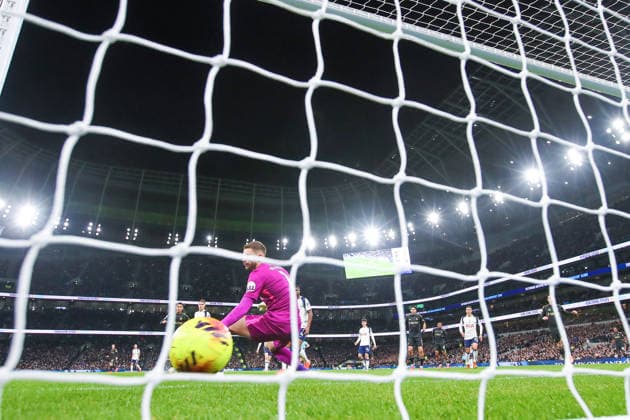 Tottenham Hotspur v Fulham Premier League 29 11 2025. GOAL Fulham Defender Kenny Tete (2) makes it 0-1 during the Premier League match between Tottenham Hotspur and Fulham at Tottenham Hotspur Stadium, London, United Kingdom on 29 November 2025. Editorial use only DataCo restrictions apply See www.football-dataco.com , Copyright: xChrisxFoxwellx PSI-23308-0064