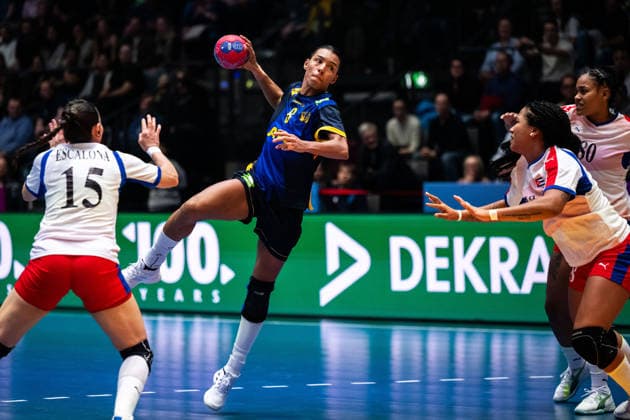 251129 Jamina Roberts of Sweden during the 2025 IHF Women™s World Championship, WM, Weltmeisterschaft handball match between Cuba and Sweden on November 29, 2025 in Stuttgart. Photo: Emma Wallskog BILDBYRAN COP 320 EW0595 handball handboll handball bbeng vm handball-vm handbolls-vm ihf handball world championship world handball championship 2025 world championship 2025 cuba sverige sweden dam Copyright: EMMAxWALLSKOG BB251129EW106