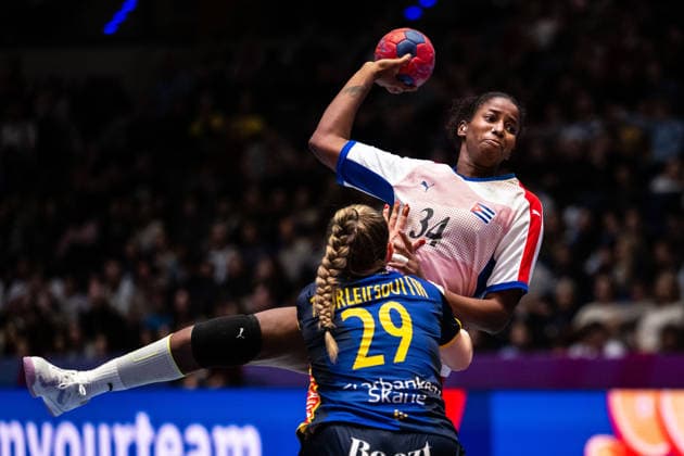 251129 Jennifer Amanda Toledo Abreu of Sweden during the 2025 IHF Women™s World Championship, WM, Weltmeisterschaft handball match between Cuba and Sweden on November 29, 2025 in Stuttgart. Photo: Emma Wallskog BILDBYRAN COP 320 EW0595 handball handboll handball bbeng vm handball-vm handbolls-vm ihf handball world championship world handball championship 2025 world championship 2025 cuba sverige sweden dam Copyright: EMMAxWALLSKOG BB251129EW114