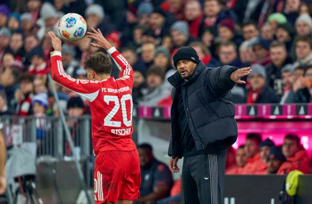 Head coach Vincent Kompany of Bayern München Tom Bischof of FC Bayern München in the match FC BAYERN MÜNCHEN - FC ST. PAULI 3-1 on November 29, 2025 at Allianz Arena München, Germany. Season 2026 2026, 1.Bundesliga, FCB, matchday 12,