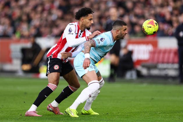 Brentford v Burnley 29 November 2025, London - Premier League Football - Brentford v Burnley - Kevin Schade of Brentford and Kyle Walker of Burnley - Photo: Jacques Feeney Offside. London UK Copyright: xJacquesxFeeneyx xOffsidexOffside