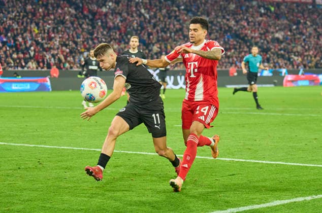 Nicolas Jackson of FC Bayern München compete for the ball, tackling, duel, header, zweikampf, action, fight against Arkadiusz Pyrka of St.Pauli in the match FC BAYERN MÜNCHEN - FC ST. PAULI 3-1 on November 29, 2025 at Allianz Arena München, Germany. Season 2026 2026, 1.Bundesliga, FCB, matchday 12,
