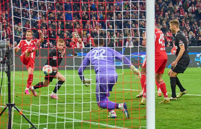 Harry Kane of FC Bayern München missed a chance for goal against Nikola Vasilj of St.Pauli in the match FC BAYERN MÜNCHEN - FC ST. PAULI 3-1 on November 29, 2025 at Allianz Arena München, Germany. Season 2026 2026, 1.Bundesliga, FCB, matchday 12,