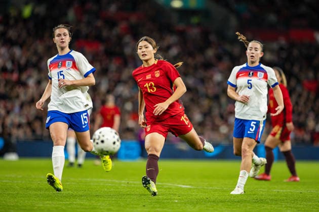 Kun Jin (13 China) runs with the ball during the International Friendly, Länderspiel, Nationalmannschaft game between England and China at Wembley Stadium in London, England. Copyright: xLeitingxGaox xSPPx Sportspressphoto_SPR67428