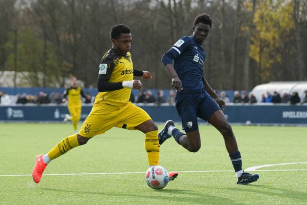 Samstag, 29.11.2025 Saison 2025 2026 14. Spieltag U17, U 17 DFB-Nachwuchsliga im TALENTWERK-Zentrum, Bochum, Germany. VfL Bochum U17 - BV Borussia Dortmund U17. Desmond Ogochuku Ndlovu (BVB)