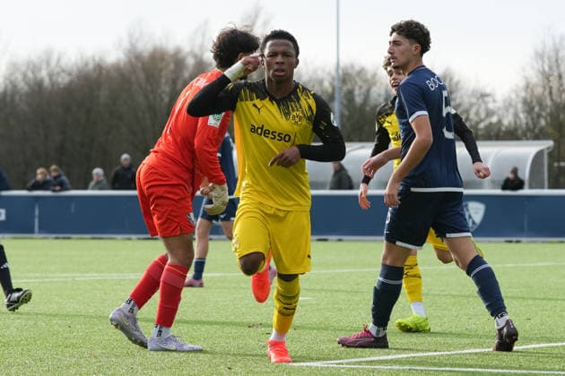 Samstag, 29.11.2025 Saison 2025 2026 14. Spieltag U17, U 17 DFB-Nachwuchsliga im TALENTWERK-Zentrum, Bochum, Germany. VfL Bochum U17 - BV Borussia Dortmund U17. Torjubel nach dem 1:0 durchn Desmond Ogochuku Ndlovu (BVB).