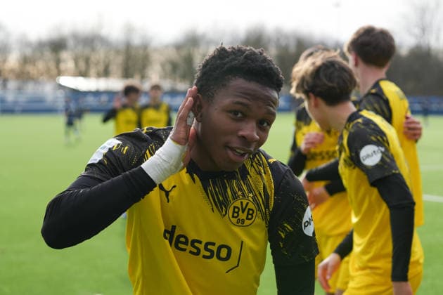 Samstag, 29.11.2025 Saison 2025 2026 14. Spieltag U17, U 17 DFB-Nachwuchsliga im TALENTWERK-Zentrum, Bochum, Germany. VfL Bochum U17 - BV Borussia Dortmund U17. Torjubel nach dem 1:0 durchn Desmond Ogochuku Ndlovu (BVB).