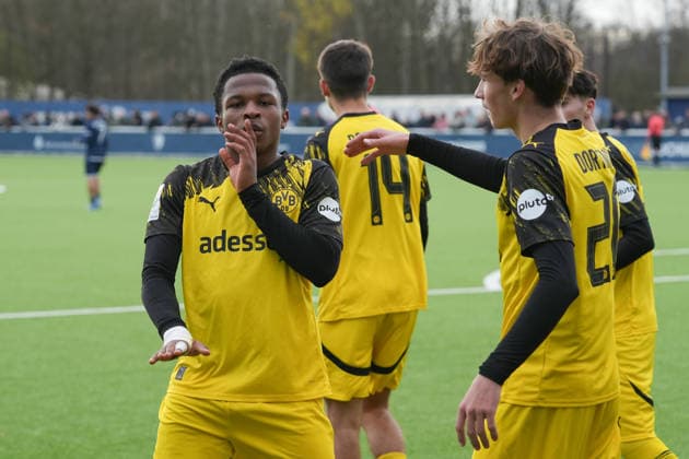Samstag, 29.11.2025 Saison 2025 2026 14. Spieltag U17, U 17 DFB-Nachwuchsliga im TALENTWERK-Zentrum, Bochum, Germany. VfL Bochum U17 - BV Borussia Dortmund U17. Torjubel nach dem 2:1 durch Desmond Ogochuku Ndlovu (BVB).