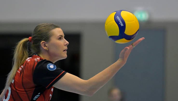 29.11.2025, Dresdens Marta Levinska beim Aufschlag, Volleyball, Dresdner SC - Ladies in Black Aachen, 1. Bundesliga, (c) Dresden