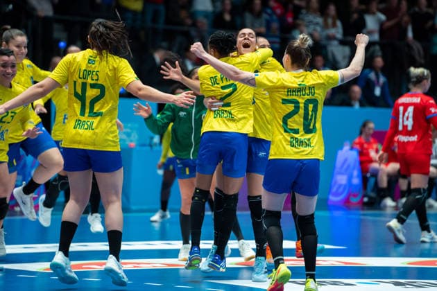 Handball I Frauen I Weltmeisterschaft I Vorrunde I 2. Spieltag I Brasilien - Tschechien I 29.11.2025 Brasilien jubelt über den Sieg Stuttgart Porsche Arena Baden-Württemberg Deutschland Copyright: xLobeca MaxxPetershansx