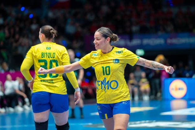Handball I Frauen I Weltmeisterschaft I Vorrunde I 2. Spieltag I Brasilien - Tschechien I 29.11.2025 Jessica Quintino Ribeiro (10, Brasilien) Stuttgart Porsche Arena Baden-Württemberg Deutschland Copyright: xLobeca MaxxPetershansx