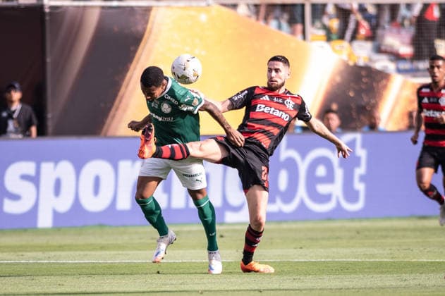 Palmeiras v Flamengo: Final Copa CONMEBOL Libertadores 2025 LIMA,PERU - NOVEMBER 29: Allan of Palmeiras fights for the ball with Jorginho of Flamengo during the Final Copa CONMEBOL Libertadores 2025 match between Palmeiras and Flamengo at Monumental U Stadium on November 29, 2025, in Lima,Peru. (Photo by Guilherme Veiga PxImages) Sao Paulo Monumental Stadium Lima Peru Copyright: xGuilhermexVeigax