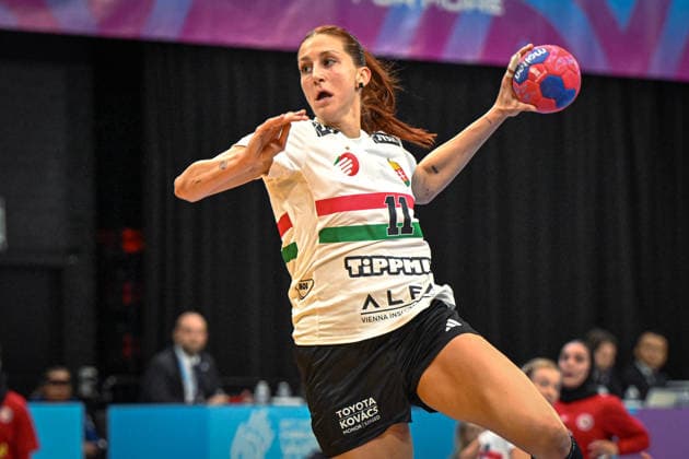 Niederlande, Handball, Weltmeisterschaft der Frauen 2025, Iran vs Ungarn, 29.11.2025, Maaspoort Sports & Events, s-Hertogenbosch, Niederlande, Anna Albek (Ungarn, 11) beim Torwurf Copyright: xMarkusxVerwimpx