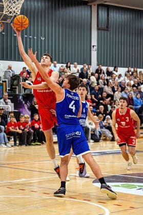 29.11.2025, xovx, Basketball 1. Regionalliga Südwest, Lich Basketball - ROTH Energie Gießen Pointers v.l. Finn Jakob (Lich Basketball), Lars Müsse (Gießen Pointers), Nejc Tevzic (Gießen Pointers), Hanno Kotulla (Lich Basketball) Lich Dietrich-Bonhoeffer-Halle Hessen Deutschland (DE)