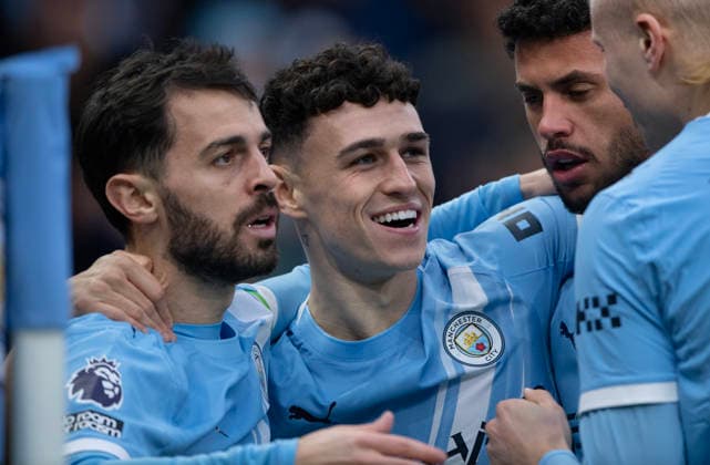 Manchester City v Leeds United - Premier League MANCHESTER, ENGLAND - NOVEMBER 29: Phil Foden of Manchester City celebrates scoring the first goal with Bernardo Silva and Matheus Nunes during the Premier League match between Manchester City and Leeds United at Etihad Stadium on November 29, 2025 in Manchester, England. Phil Foden; Bernardo Silva; Matheus Nunes Manchester Etihad Stadium England United Kingdom Copyright: xVisionhausx 776340481