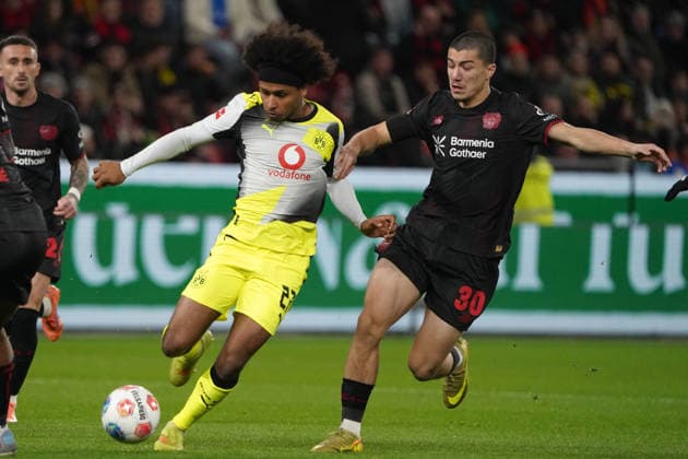 Fussball, 1 Bundesliga, Saison 2025 2026, Bayer 04 Leverkusen - Borussia Dortmund 29.11.2025, Bayarena Leverkusen Karim Adeyemi BVB , Ibrahim Maza Bayer 04 Leverkusen