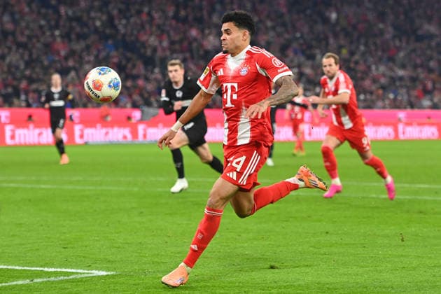 Luis DIAZ (Bayern Muenchen) am Ball,Aktion. Fussball 1. Bundesliga Saison 2025 2026, 12.Spieltag, Spieltag12 FC Bayern Muenchen - FC St. Pauli 3-1 am 29.11.2025 , A L L I A N Z A R E N A.