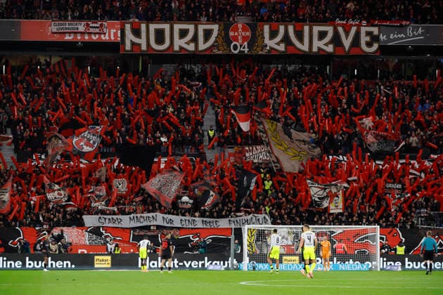 Leverkusen, Deutschland, 1. Fussball Bundesliga 12.Spieltag Saison 2025 26 Bayer 04 Leverkusen : Borussia Dortmund 1:2 am 29. 11. 2025 in der Bay Arena in Leverkusen Die Fans in der Norkurve zeigen ihren Protest gegen die Vorgaben der Innenministerkoferenz bezüglich der Maßnahmen gegen organisierte Fussballfans