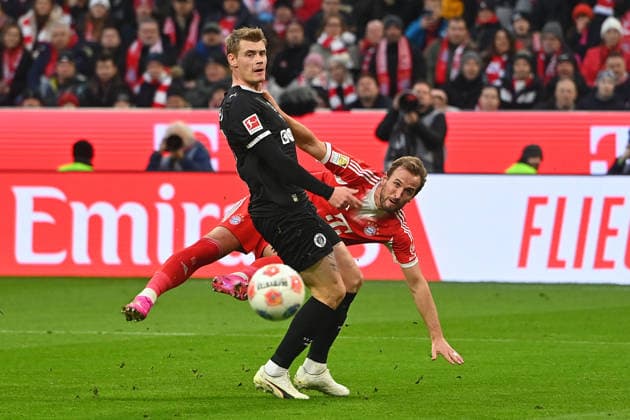 Torchance Harry KANE (Bayern Muenchen), Aktion,Zweikampf gegen Eric SMITH (St.Pauli), Strafraumszene. Fussball 1. Bundesliga Saison 2025 2026, 12.Spieltag, Spieltag12 FC Bayern Muenchen - FC St. Pauli 3-1 am 29.11.2025 , A L L I A N Z A R E N A.