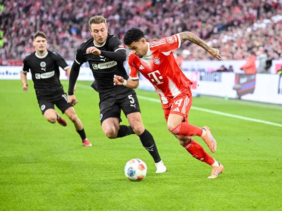 Arkadiusz Pyrka (FC St. Pauli), Hauke Wahl (FC St. Pauli) und Luis Diaz (Bayern München) im Zweikampf waehrend des spiels der Bundesliga zwischen FC Bayern München und FC St. Pauli, Allianz Arena am 29. November 2025 in München, Deutschland. (Foto von Harry Langer DeFodi Images) +++ Arkadiusz Pyrka (FC St. Pauli), Hauke Wahl (FC St. Pauli) und Luis Diaz (Bayern München) battle for the ball during the Bundesliga match between FC Bayern München and FC St. Pauli at Allianz Arena on November 29, 2025 in München, Germany. (Photo by Harry Langer DeFodi Images) DFL regulations prohibit any use of photographs as image sequences and or quasi-video. (Photo by Harry Langer DeFodi Images) DFL regulations prohibit any use of photographs as image sequences and or quasi-video.