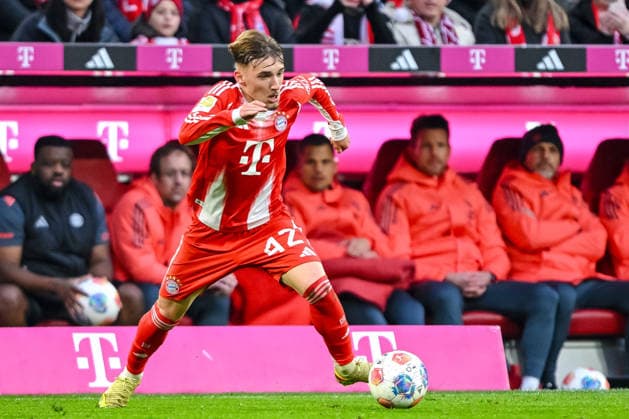 Lennart Karl (Bayern München) in Aktion, am Ball, Einzelaktion waehrend des spiels der Bundesliga zwischen FC Bayern München und FC St. Pauli, Allianz Arena am 29. November 2025 in München, Deutschland. (Foto von Harry Langer DeFodi Images) +++ Lennart Karl (Bayern München) controls the Ball during the Bundesliga match between FC Bayern München and FC St. Pauli at Allianz Arena on November 29, 2025 in München, Germany. (Photo by Harry Langer DeFodi Images) DFL regulations prohibit any use of photographs as image sequences and or quasi-video. (Photo by Harry Langer DeFodi Images) DFL regulations prohibit any use of photographs as image sequences and or quasi-video.
