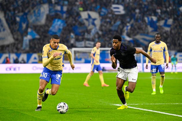 FOOTBALL : Olympique de Marseille VS Toulouse FC - Ligue 1 McDonald s - 29 11 2025 Mason Greenwood (OM) Dayann Methalie (Toulouse FC) - Ligue 1 McDonald™s match between Olympique de Marseille and Toulouse Football Club on November 29, 2025 at the Orange Velodrome Stadium in Marseille. MarseilleFrance  Copyright: xWilliamxCannarellax