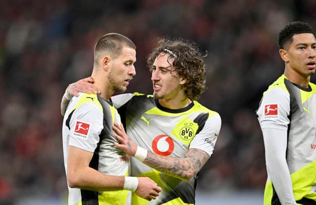 v.l. Waldemar Anton (Borussia Dortmund), Fabio Silva (Borussia Dortmund) Fussball 1. Bundesliga,12.Spieltag, Bayer 04 Leverkusen - Borussia Dortmund 1:2, am 29.11.2025 in Leverkusen Deutschland. DFL regulations prohibit any use of photographs as image sequences and or quasi-video Â