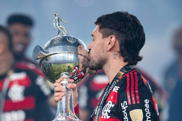 LIMA, PERU - NOVEMBER 29: Giorgian de Arrascaeta of Flamengo celebrates after winning the Copa CONMEBOL Libertadores Final between Palmeiras and Flamengo at Monumental U Stadium, Lima, Peru.(Riquelve Nata Sports Press Photo) Copyright: xRiquelvexNata SPPx Sportspressphoto_SPR67553