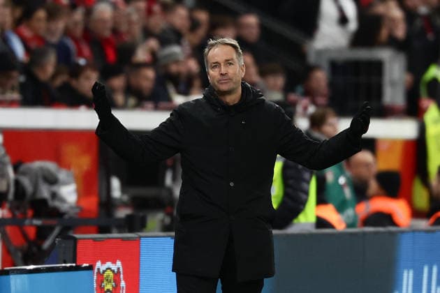 Leverkusen, BayArena, 29.11.25, GER, Herren, 1. Bundesliga, Saison 2025 - 2026, Bayer 04 Leverkusen - Borussia Dortmund, Kasper Hjulmand (Cheftrainer (Bayer 04 Leverkusen) gestikuliert, DFB DFL REGULATIONS PROHIBIT ANY USE OF PHOTOGRAPHS AS IMAGE SEQUENCES AND OR QUASI-VIDEO. Copyright: JoachimxBywaletz xJB-Sportfoto